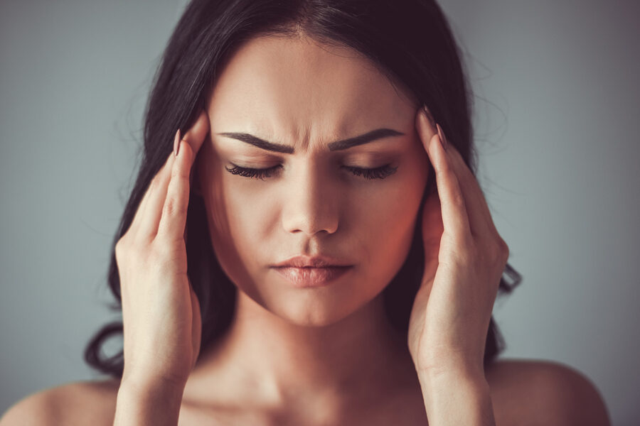 【原因別】頭痛の種類と対処法を紹介！美容効果もあるマッサージでセルフケア