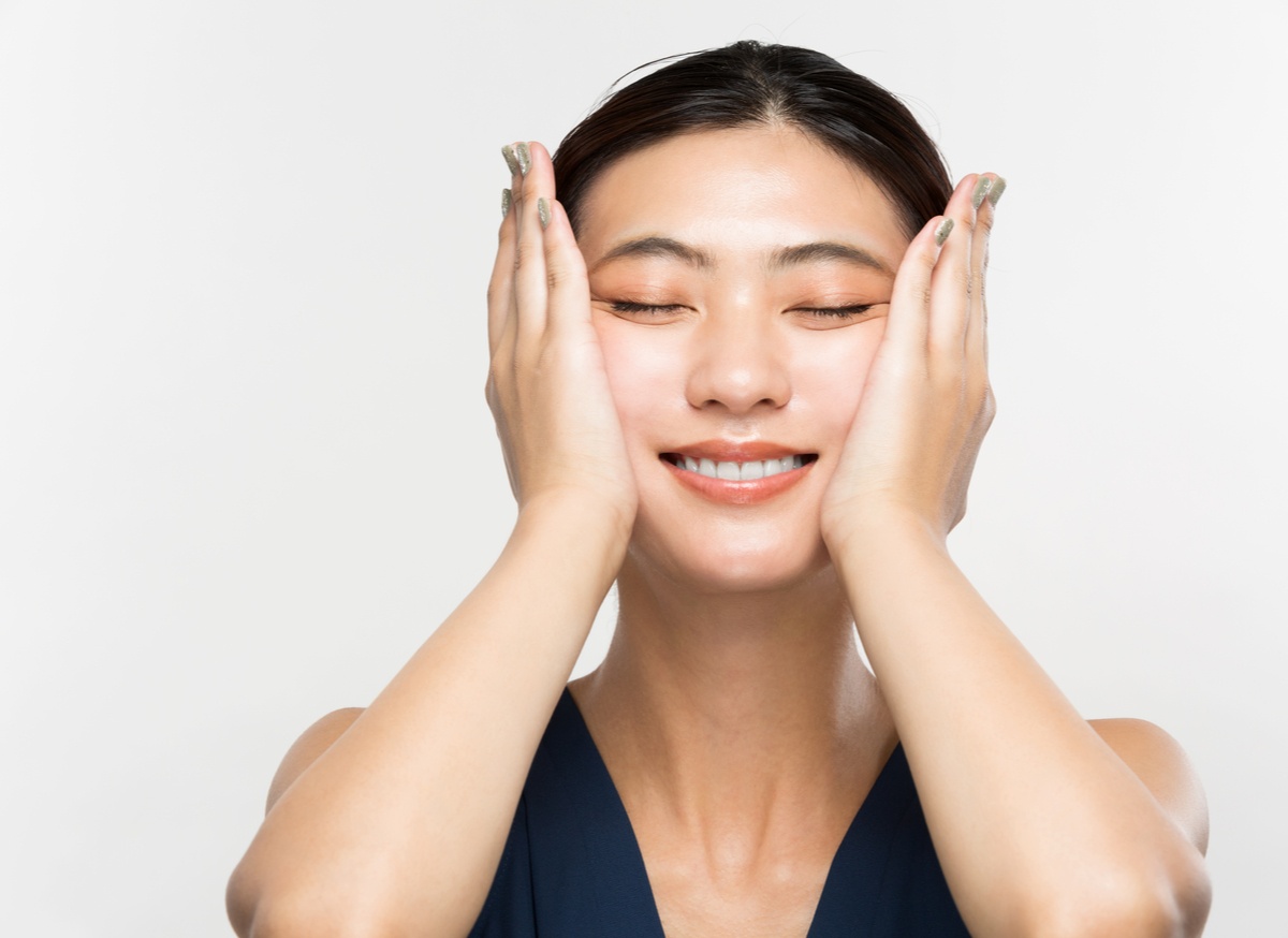 表情筋を鍛えてグッと上向き！おすすめトレーニングを紹介-4