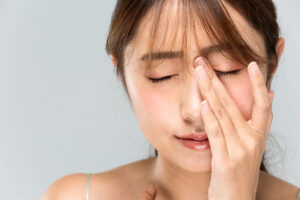 奥目の特徴とは？出目との違いや奥目に似合うメイクをご紹介-10
